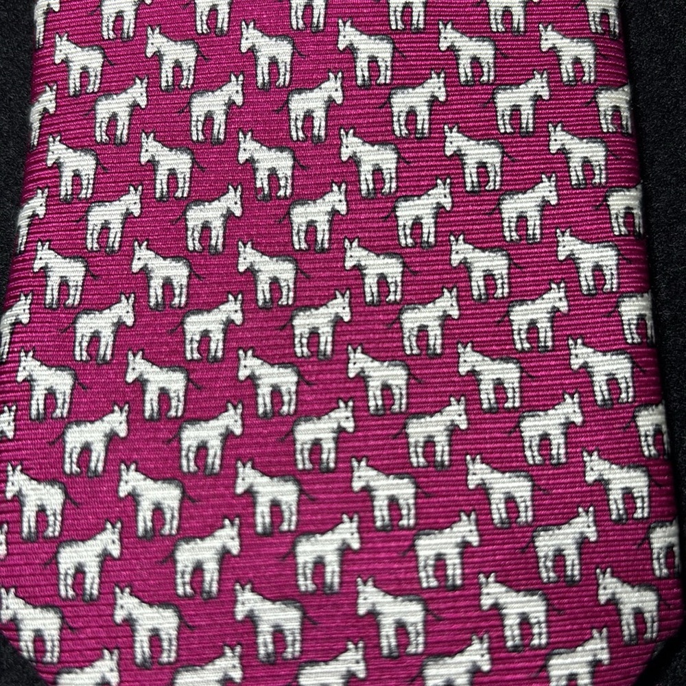 Cape Cod Neckwear Pink Donkey Patterned Men's Tie 100% silk preppy statement tie - Picture 3 of 12